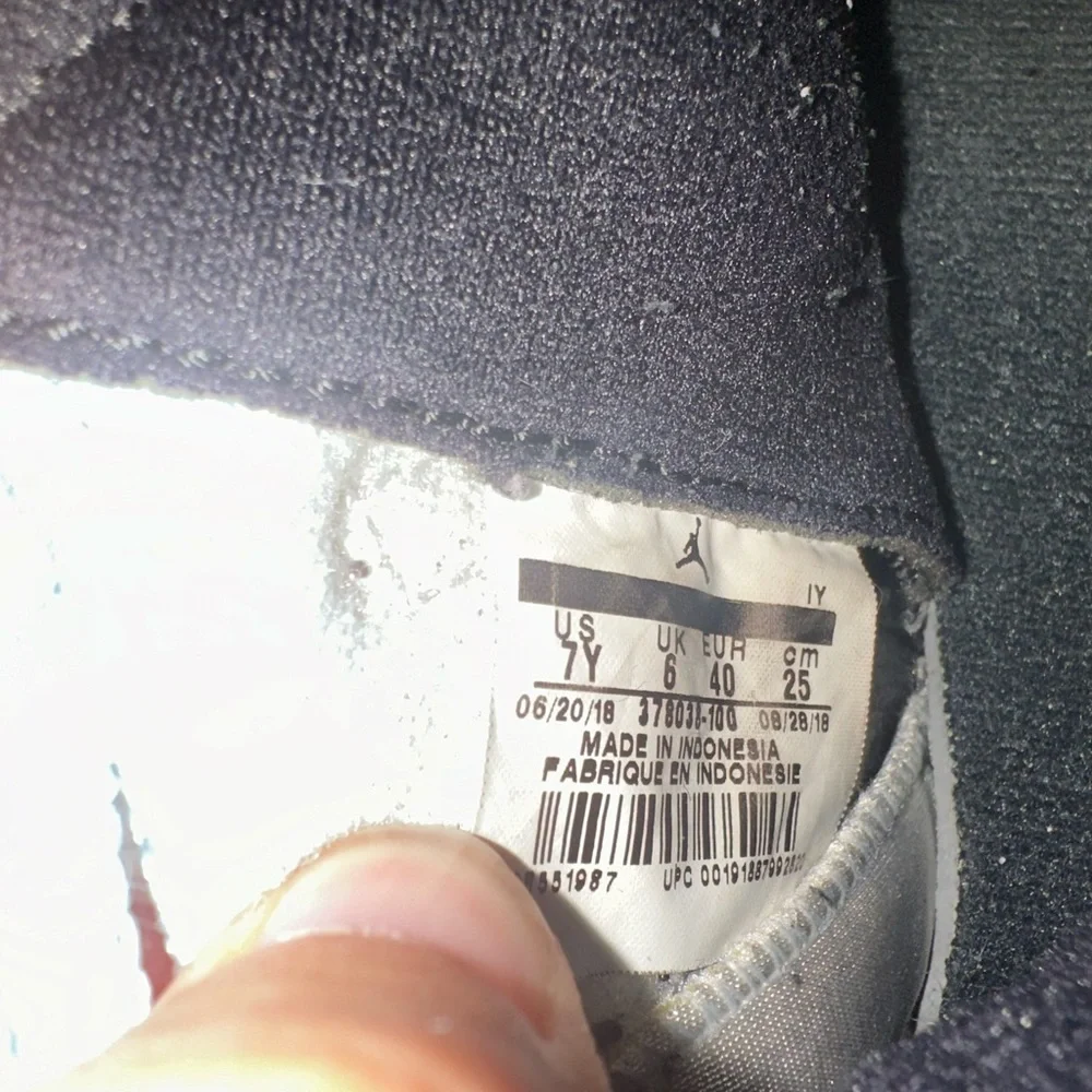 Jordan 11 Retro GS Concord. Size 7Y. Limited edition from 2018.